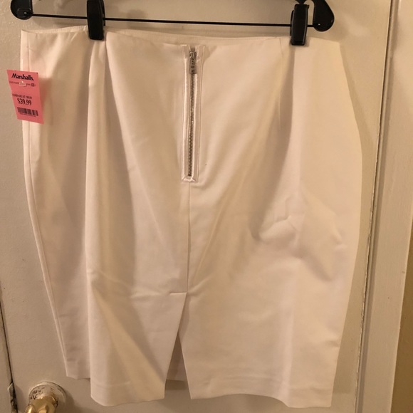 Tahari woman’s suit - Picture 3 of 8